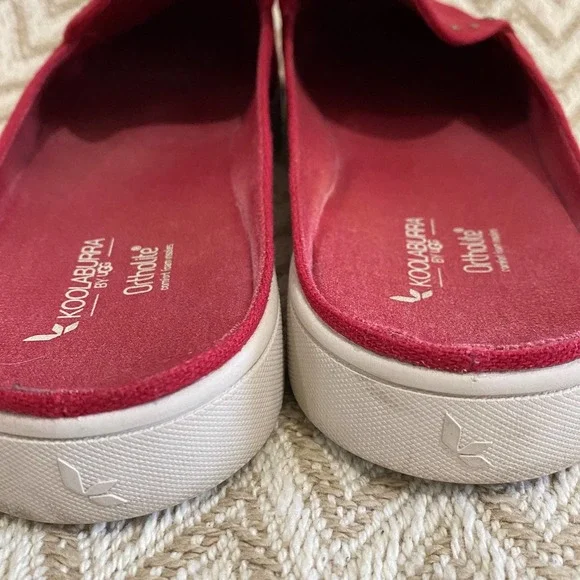 Koolaburra by UGG Darcee Slip On womens size 11 Red White Bronze tone studs EUC - Picture 6 of 10